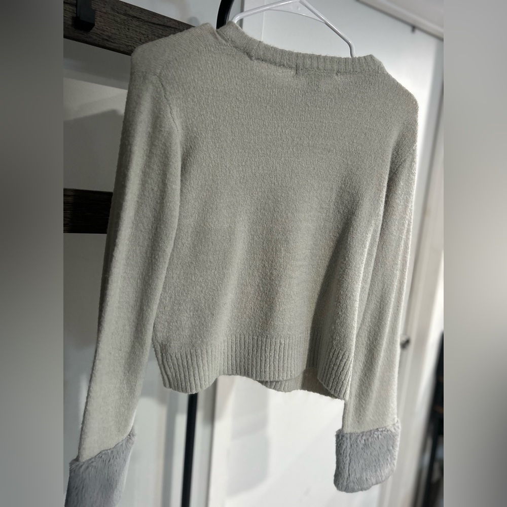 🚨PART OF 4 for 20🚨
 add 4 to bundle Revamped sweater knit women small
